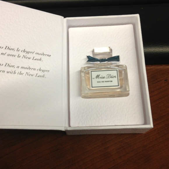 Miss Dior Cherie perfume