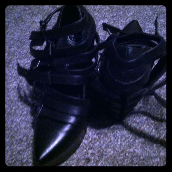 Jeffrey campbell strappy wedge! Size 6 nw