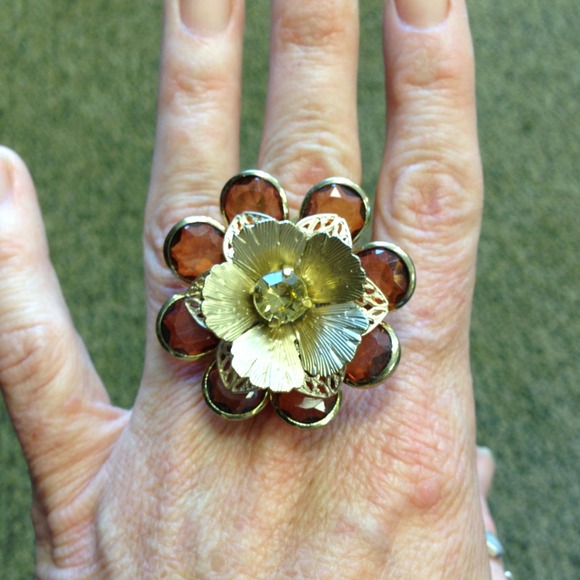 New with tags- flower ring