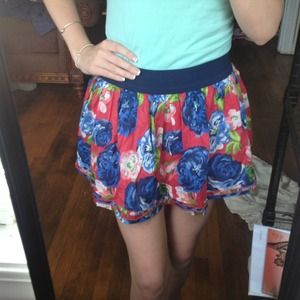 SOLD 🚫 Gilly Hicks Skirt
