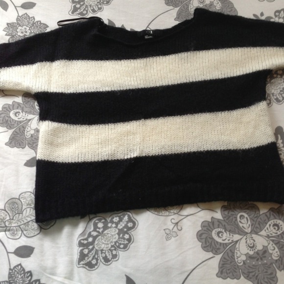 Cropped sweater!! - Picture 2 of 4