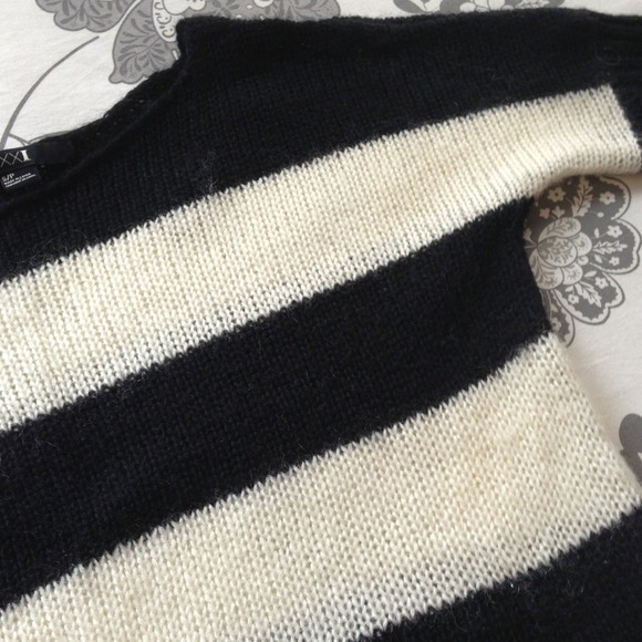 Cropped sweater!! - Picture 3 of 4