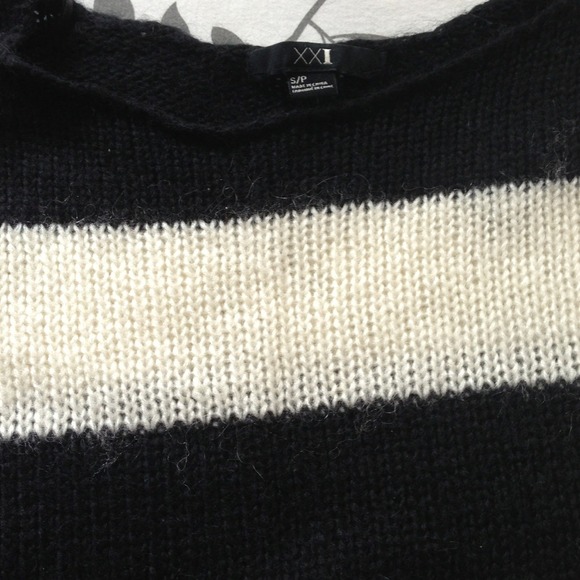 Cropped sweater!! - Picture 4 of 4