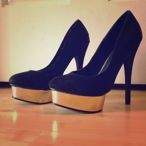 ✖ SOLD. ✖Sexy black and rose gold platform pumps