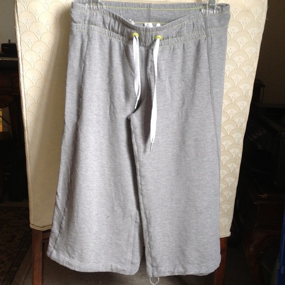 Sold***lululemon comfy cropped sweatpants.