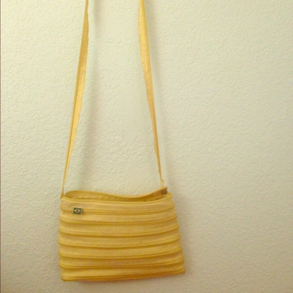 Yellow zipper purse