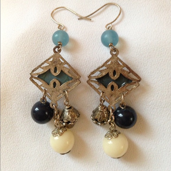 Blue and white stone dangling earrings - Picture 2 of 3