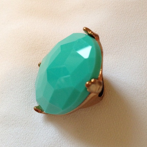SOLD! Seafoam green statement ring - Picture 2 of 4