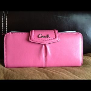 😃Sold😃 Authentic pink leather Coach wallet