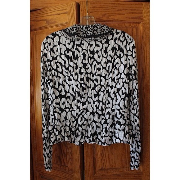 Black & White Ruffled Jacket - Picture 2 of 4