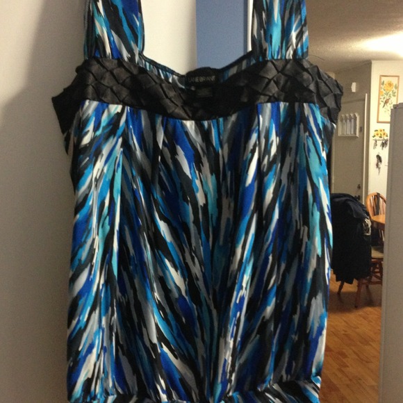 Size 18/20 Blue and black top. Great for summer!