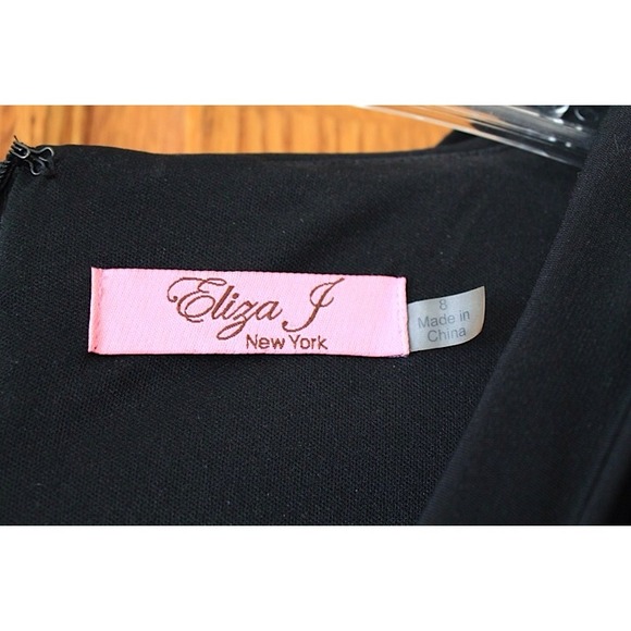 Elegant Long-Sleeve Black Dress - Picture 3 of 3