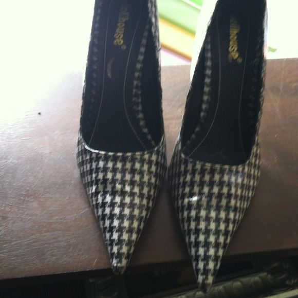 Black/white heels