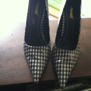 Black/white heels