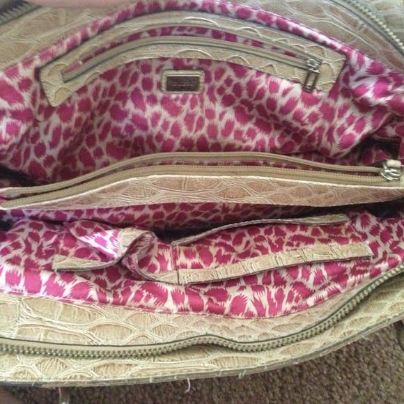 Guess purse - Picture 2 of 2