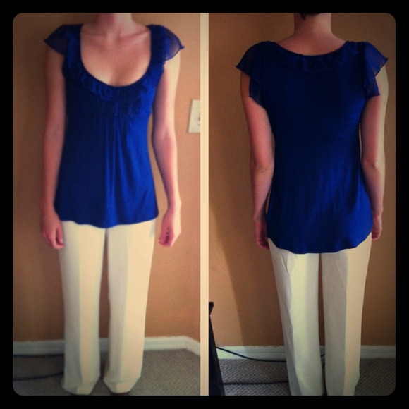 Beautiful blue blouse with sassy ruffled sleeves! - Picture 1 of 1