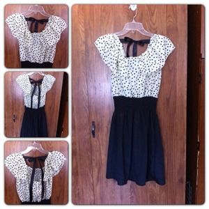 Gorgeous poko dot dress, ties in the back, NWT
