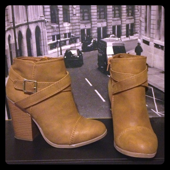 LC Lauren Conrad ankle booties