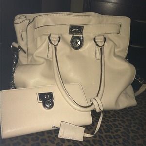 🚫SOLD🚫🎀💯% Authentic Vanilla MK Hamilton🎀