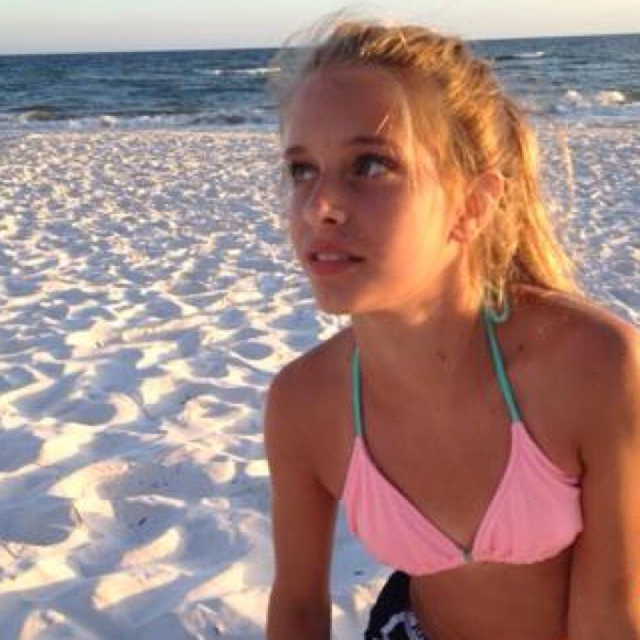 Pink string bikini - Picture 2 of 4