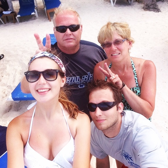 Meet your posher! - Picture 3 of 4