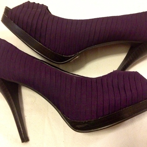 Deep purple peep-toe pumps