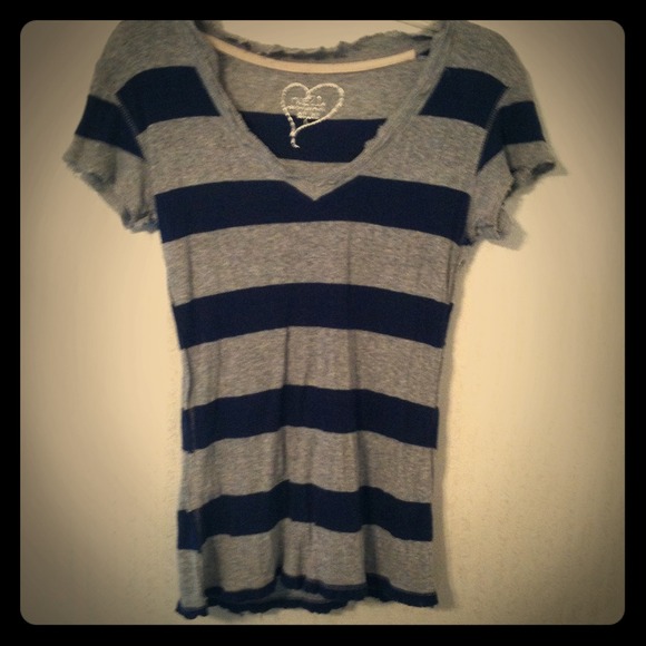 🎈🎈TRADED🎈🎈Navy blue&grey stripe distressed tee