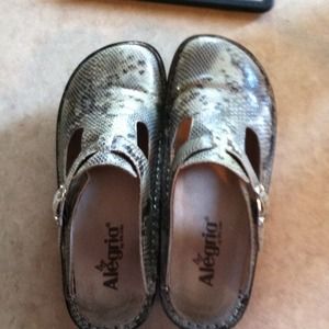 Algeria slip on clogs