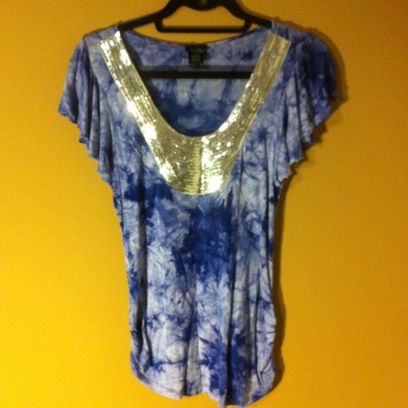 very cute blouse!!