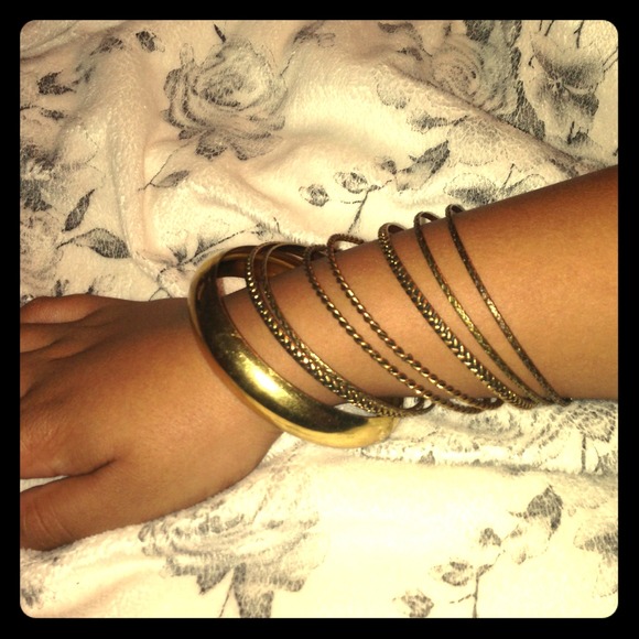 Gold bracelet set - Picture 1 of 3