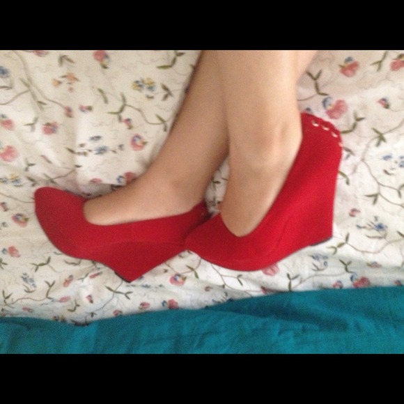 Red velvet wedges 💋❤🌹🍒 - Picture 2 of 4