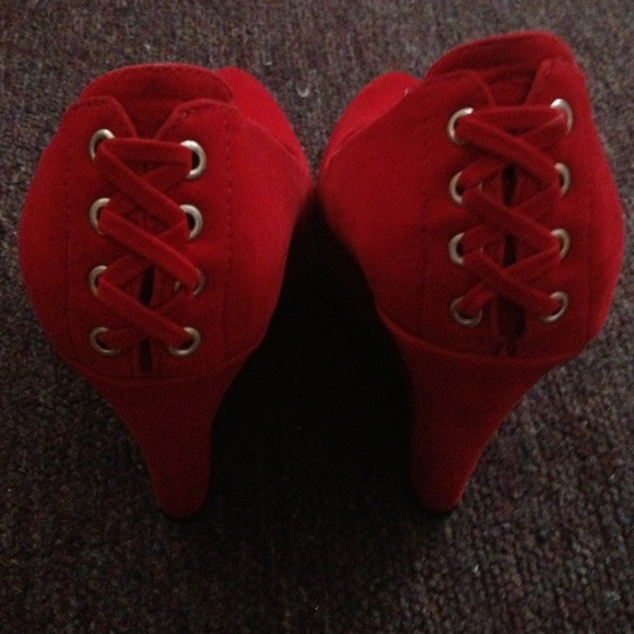 Red velvet wedges 💋❤🌹🍒 - Picture 3 of 4