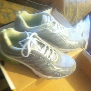 REDUCED TODAY ONLY. Never been worn Reeboks.