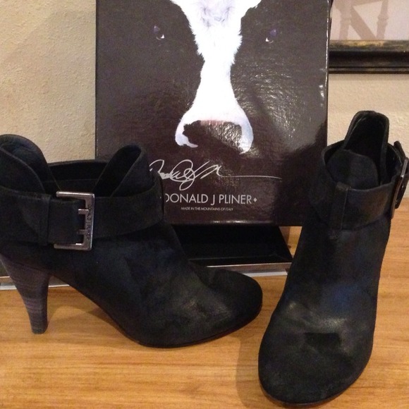 "ON SALE"!!!!  Donald J Pliner Vintage Boot - Picture 2 of 3
