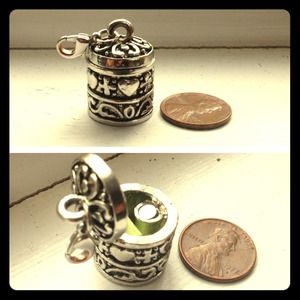 ❌Reserved❌ @wlew Silver tone prayer box charm