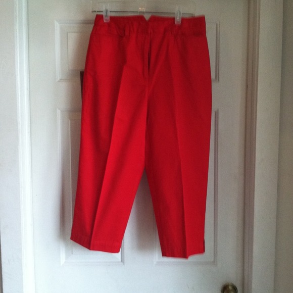 Liz Claiborne lizsport red ankle length Capri pant