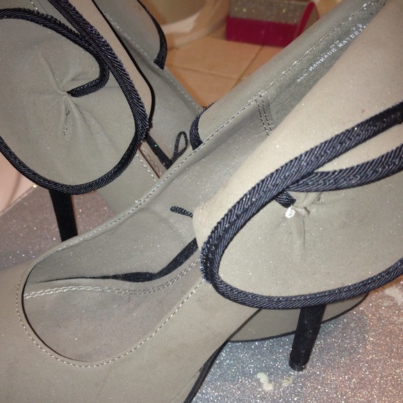 Shoes - Picture 3 of 3