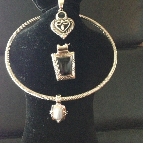 Beautiful Silver Choker  necklace with 3 slides.