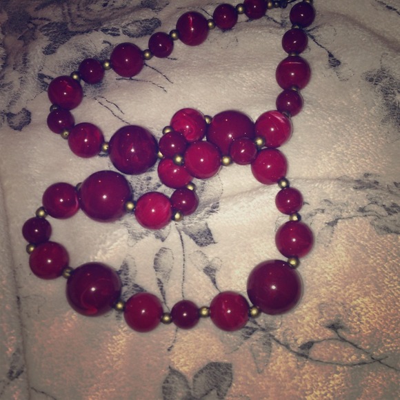 Red bead necklace with small gold beads - Picture 1 of 3