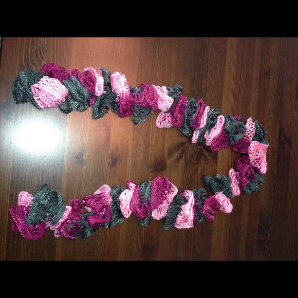 Hand made scarves. Paypal babyboo102001@yahoo.com