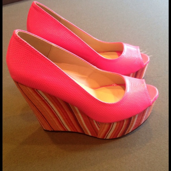 Delicious Shoes - Pink Snake Texture Peep Toe Platform Wedge Heels