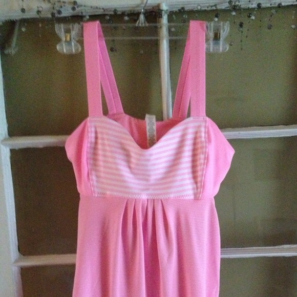 NWOT Lululemon Run back on track tank.