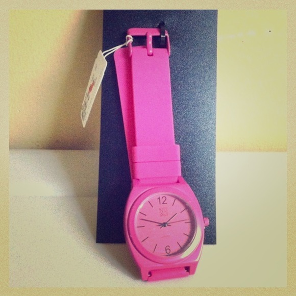 🔴ON HOLD✋🔴 FOR @dcoleman .. Neon pink watch