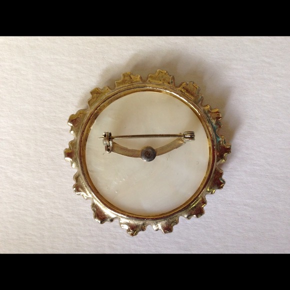 Vintage ivory brooch - Picture 2 of 2