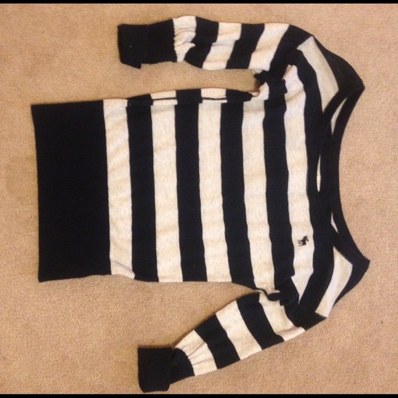 Fits a womens small! Cute navy and white striped