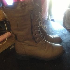 Combat boots