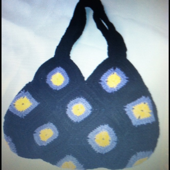 I am selling hand made crochet purses.