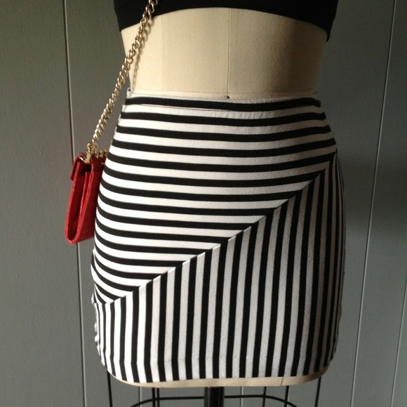 Stripe mini skirt - Picture 2 of 4