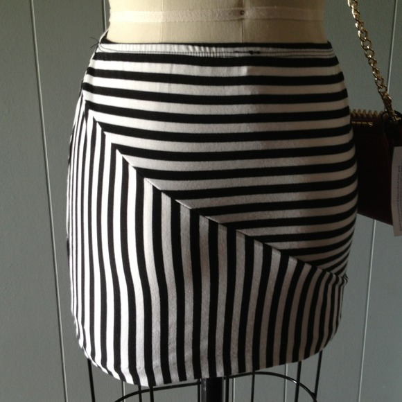 Stripe mini skirt - Picture 3 of 4
