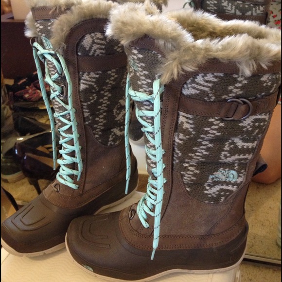 REDUCED!!📢Super cute north face snow boots!!